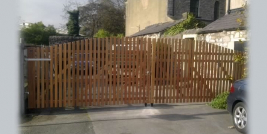 Paled arched top driveway gates